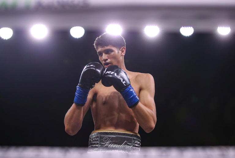 Fundora domina Thurman, K.O.T al 6° round