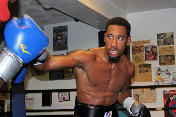 Il due volte campione  il 38enne Demetrius Andrade  vuole tornare a combattere