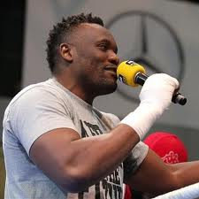  Purtroppo Derek Chisora  ci ha ripensato . A 42 anni  ha deciso di non ritirarsi  !