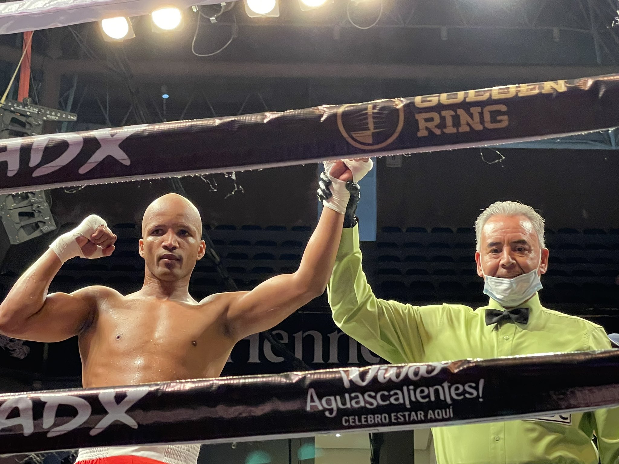 A Montreal  Osley Iglesias  conquista  il vacante  IBF dei supermedi  per kot 