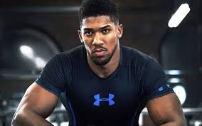Incredibile ! Anthony Joshua ha chiesto la residenza a Dubai nonostante la guerra in corso