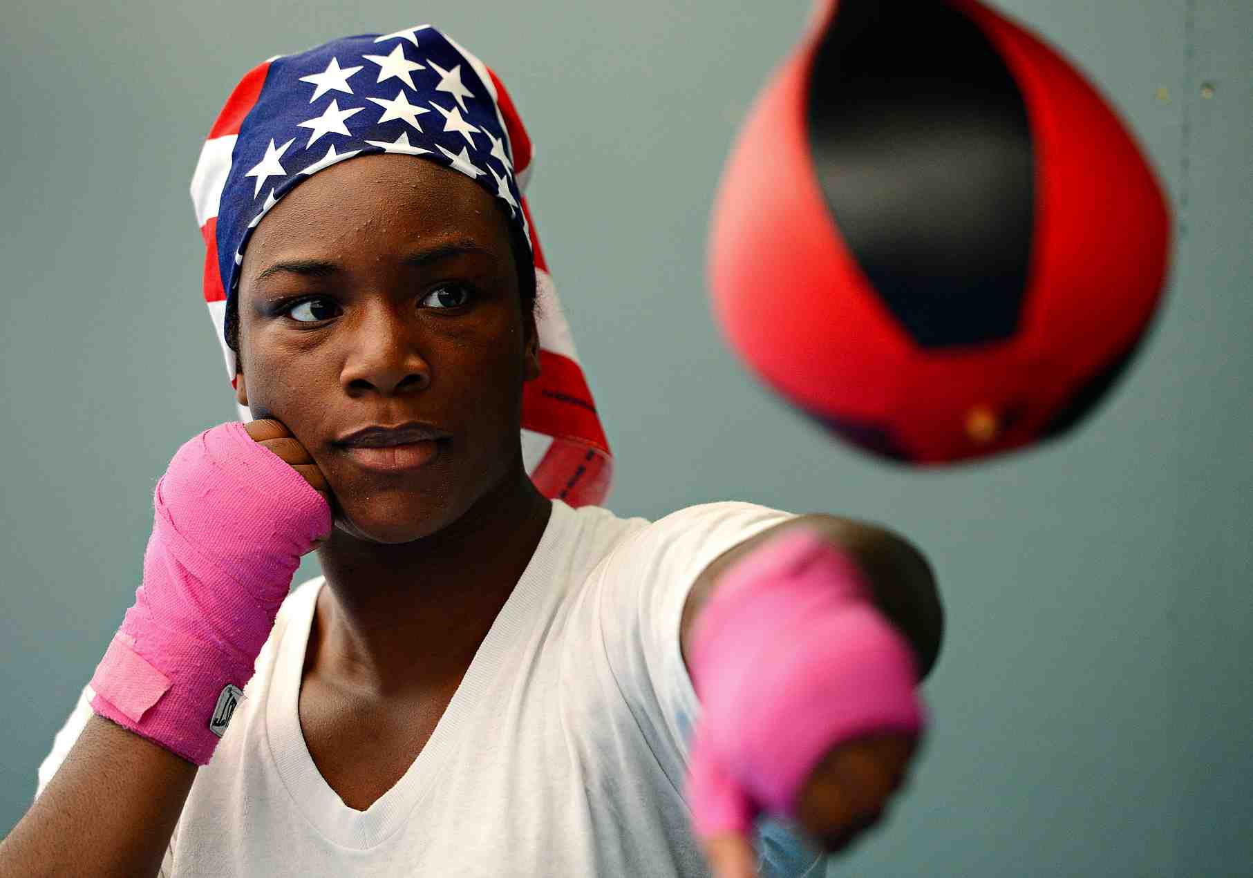 Claressa Shields schiaffeggia Baumgardner e MVP cancella tutti  i suoi  programmi futuri