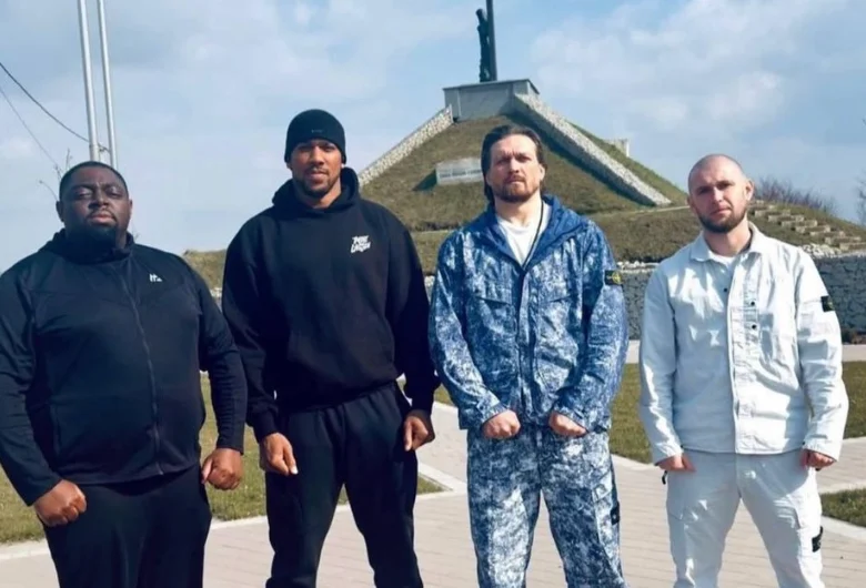 Joshua vola in Ucraina per far visita a Usyk in occasione di una riunione  nei pressi di Kiev