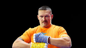 Usyk rivela che nei suoi programmi c'è anche un match con il campione UFC Pereira