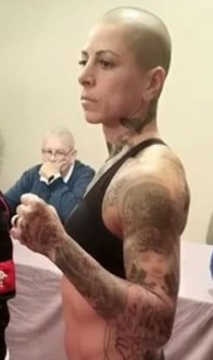 Gentili Monica posa