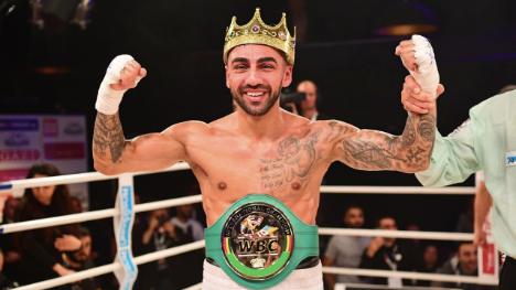 Harutyunyan con corona