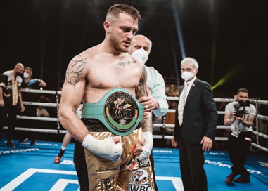 Zucco con la cintura WBC int