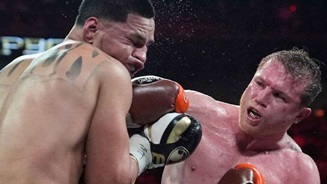  Sbadigli a las Vegas . La superstar  messicana  Saul Alvarez batte ai punti Berlanga 