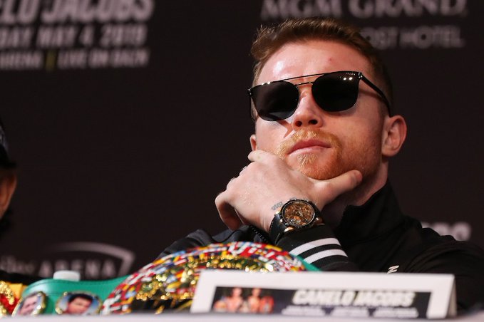 Alvarez Canelo con Occhiali