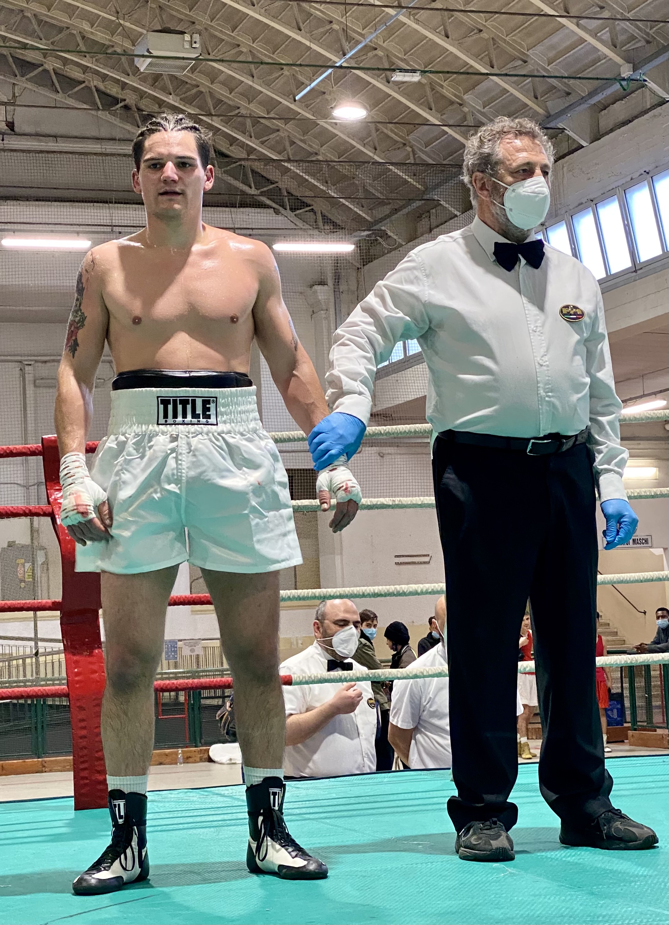 GUANTONE DA BOXE 🥊 PENDANT ORO/ARGENTO, image size:2141x2963