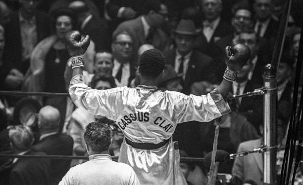 Cassius Clay di spalle