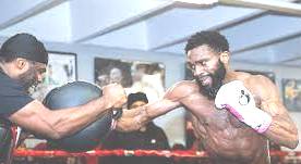 Ennis Jaron sparring