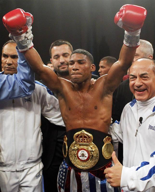 Gamboa Yiuriorkis braccia alte