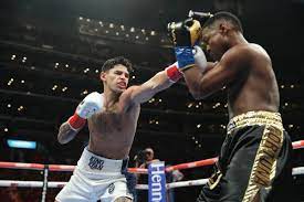 Ryan Garcia batte per kot Duarte a Houston