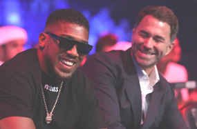 Hearn con Joshua sorridono