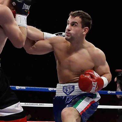 Lo Greco phil con bandierina nei