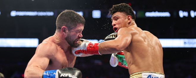 MUNGUIA colpisce Ryder