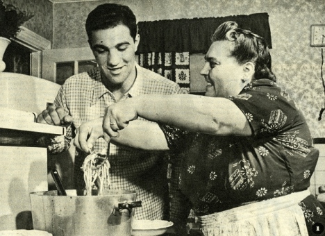 Marciano mamma spaghetti