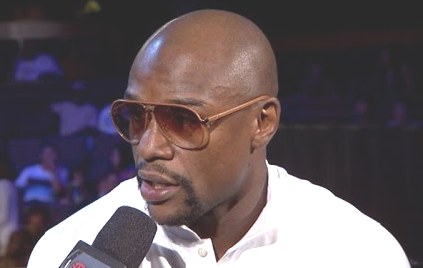 Mayweather Jr in bianco con occhiali