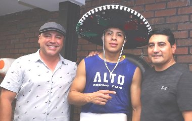 Munguia con oscar e Morales