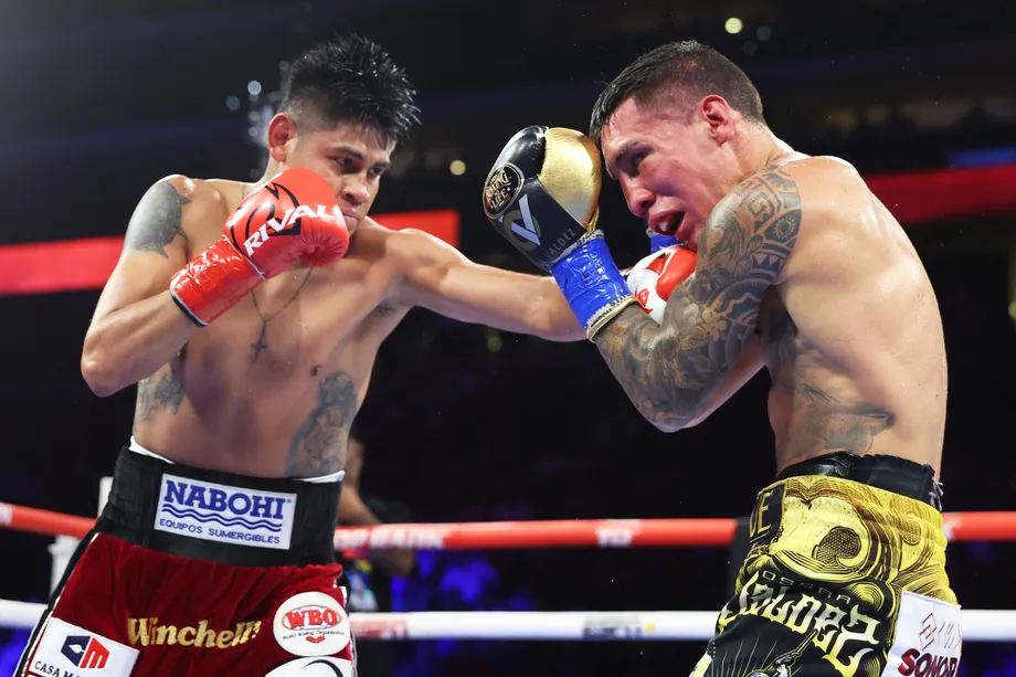 Navarrete beat Valdez