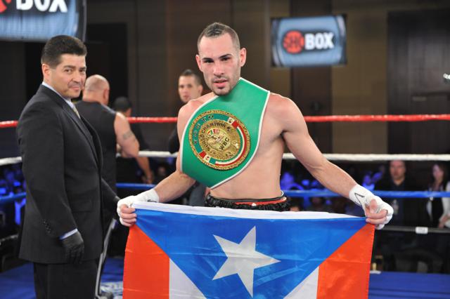 Pedraza con bandiera
