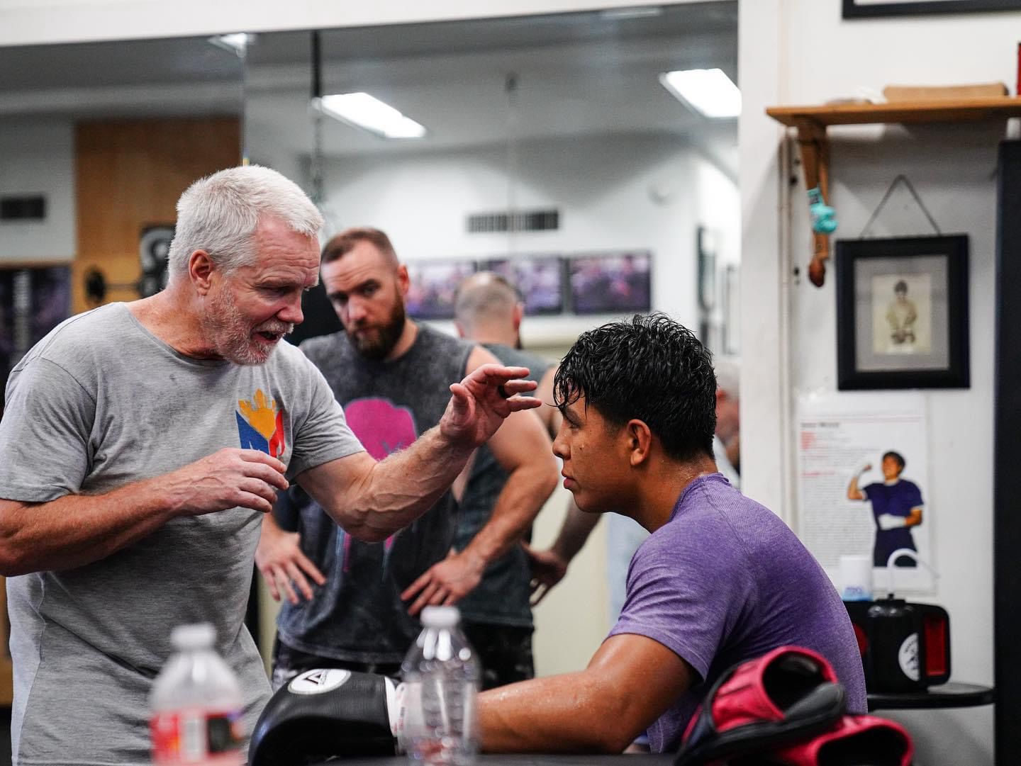 Roach con Munguia 2023