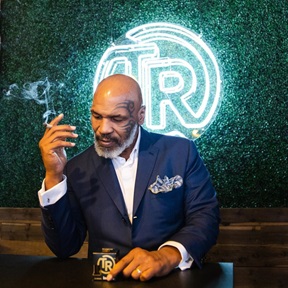  Imprevedibile Tyson! Vende anche caramelle alla cannabis a forma di orecchio 