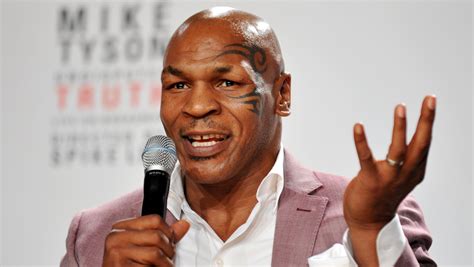 In una intervista televisiva Mike Tyson dichiara:-Mangio carne cruda come se fosse Jake Paul