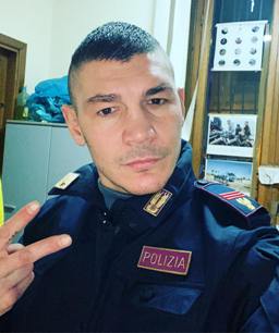 Valentino veste Polizia
